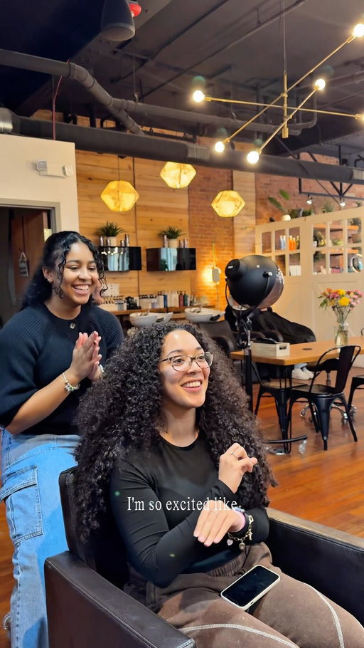 listen to the girls that stalk before booking ? THANK YOU🫂 (i do the same hehe😅) 
she was ready for a chop & we did just thattt😆 
& due to her density we got so much volume on day 1 her day 3 is gonna go CRAZY🙂‍↕️🙂‍↕️🙂‍↕️

#curlystylist #pahairstylist #curlycut #lancasterpa #curlyhairspecialist
