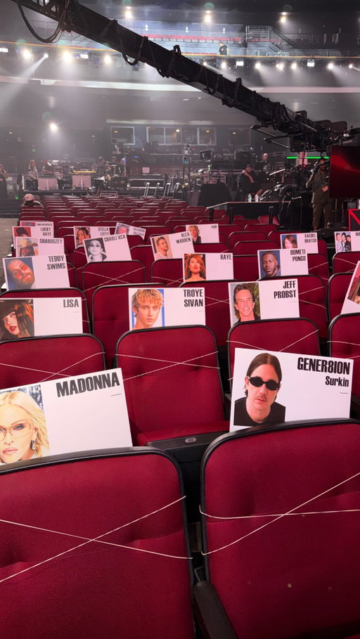 Pause to see who’s sitting next to who at the MTV VMAs!👀 

Who are you most excited to see on Sunday?! 🎶 

#VMAs