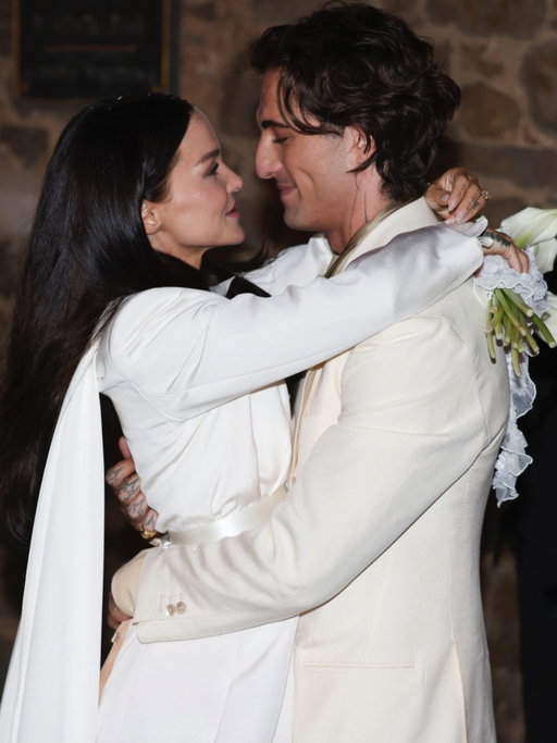DOVE CAMERON AND DAMIANO DAVID ARE MARRIED!!! 

The beautiful couple, @dovecameron and @damianodavid, tied the knot today in Montalcino, Italy in what looks like the chicest ceremony in the world—and Dove dressed in custom Giorgio Armani, no less. Love is real!!! Everyone say congrats right now!! 

For everything we know about the ceremony, plus their full relationship timeline, head to the link in bio! 

Photos: Backgrid