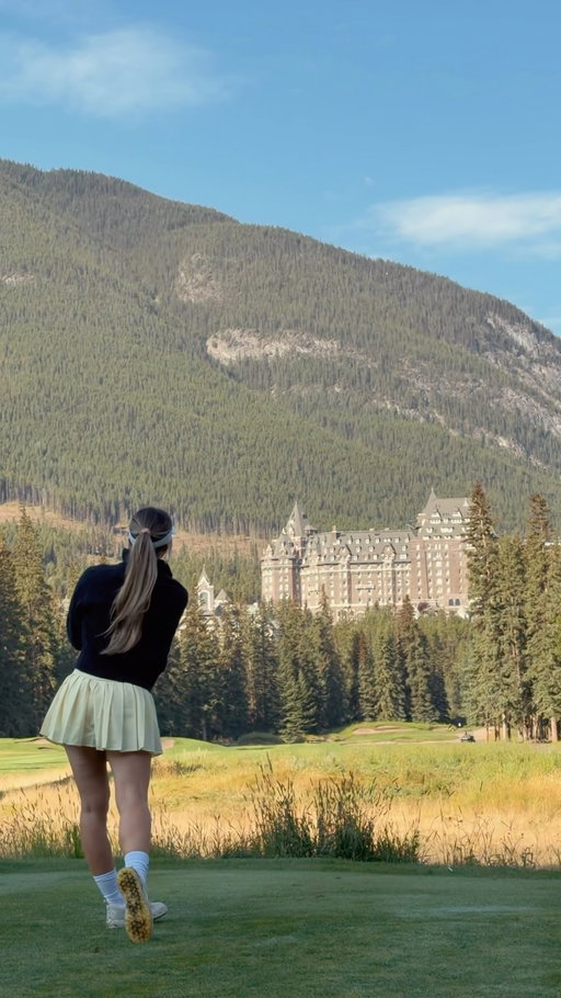 How does this go straighter than my regular tee shot 😂

#golf #golfgirl #banff #banffcanada #trickshot