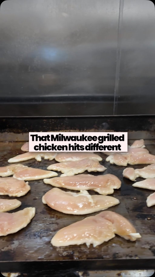 Searing overnight-marinated protein on a piping-hot flat top right here in Milwaukee locks in all that juicy flavor before it ever hits your bowl. 🍗

Pairing freshly seared chicken with our signature house-blended glazes is the ultimate proof that lunch should never be boring. ✨

📍 Address: 733 N Milwaukee St, Milwaukee, WI 53202
Mon-Sat: 11AM - 11PM
Sun: 3PM - 11PM

Order direct for peak freshness at bowlsofrice.com. 📦#bowlsofrice #bowlsofricemilwaukee #milwaukeewinconsin #milwaukeefoodspots #wincosin