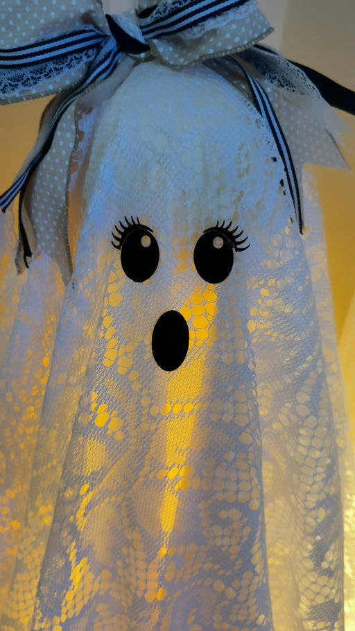 My DIY Material Ghosts — Two tomato cages, two Styrofoam heads, some extra fabric scraps, a lace tablecloth I already had and one lace skirt from my closet… add some felt eyes, big bows and these two ghost girlfriends are ready to welcome everyone at the front door for Halloween. #ghost #halloween #party #lace #fabric