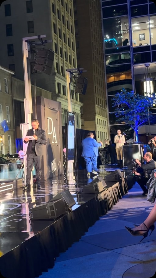 I think your girl was meant for the runway 😉

Huge shoutout to @davidalanstyle and his amazing team @davidalanclothing for putting on an amazing event. It was a beautiful and fun evening celebrating the amazing work of DA and raising money for charity 🙌

This was my 2nd year walking and I had an absolute blast, getting to wear this stunning blue suit and even had to toss some coffee to the crowd. Thank you @davidalanstyle for having me again. Truly inspired watching you continue to raise the bar in your business. Congratulations my friend!