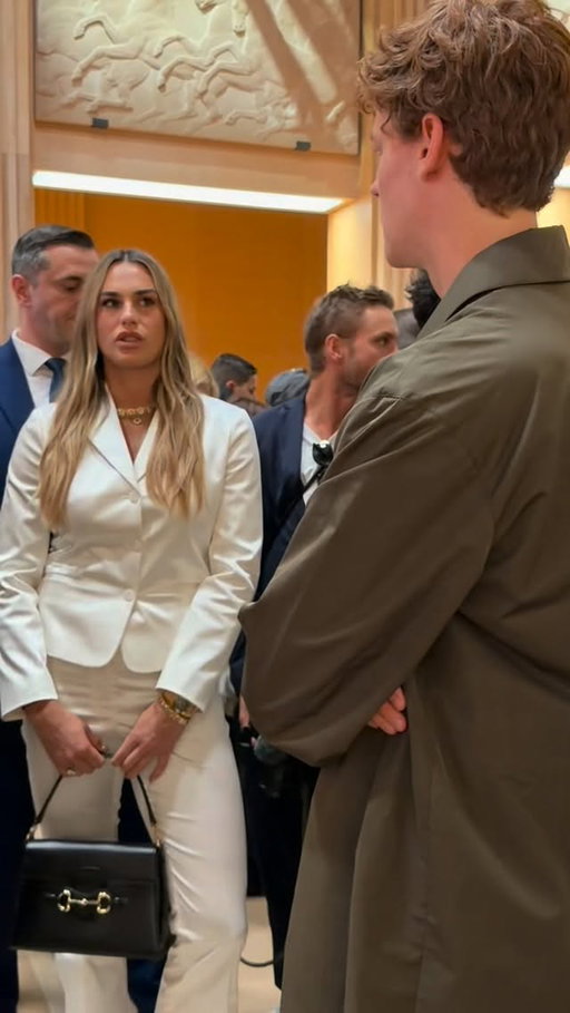 When two tennis stars meet. @arynasabalenka and @janniksin catch up before sitting front row at @gucci’s spring/summer 2027 #MilanFashionWeek runway show.