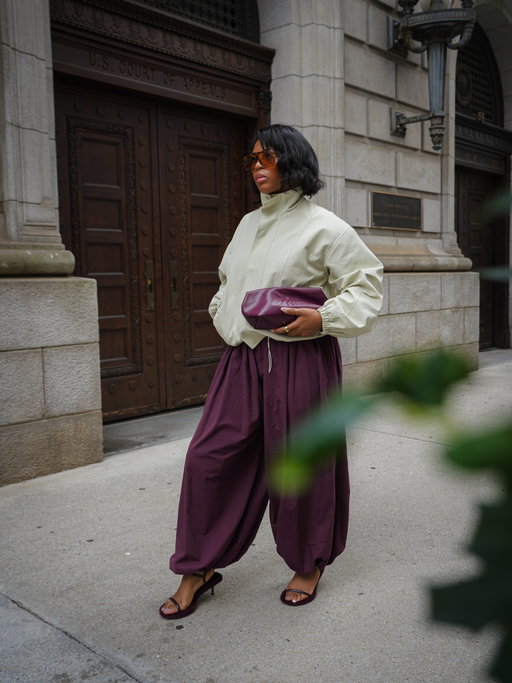 Bubble hem pants & funnel neck coats are heavy in my fall rotation!

#falloutfitinspo #falloutfit #fallstyle 

Pants @asos 
Jacket @oakandfort 
Shoes @zara 
Bag @nordstrombeauty