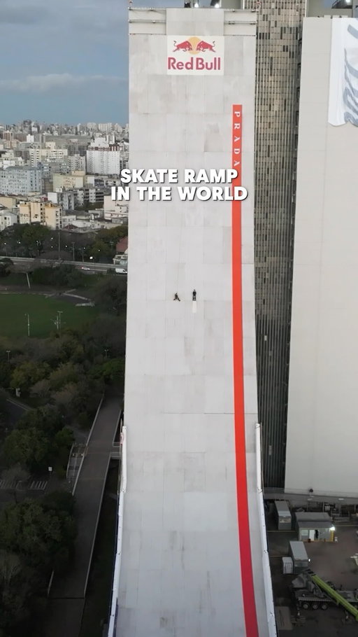 anything is a ramp, even an 88.91m-tall building 😮‍💨

it’s been 365 days since this INSANE world record, let’s go!!! @diassandro 🔥

🛹: @redbullskate
🤝: @prada
📍: @redbullbr

#redbull #givesyouwiiings #skate #worldrecord #prada