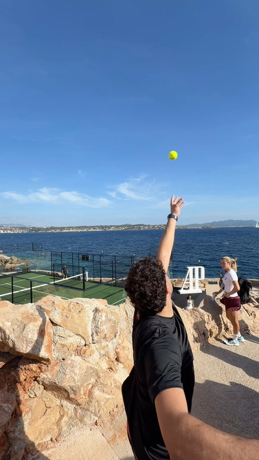 Wait for it… 🎻😮‍💨 Agustín @tapia makes the impossible possible while testing the court ahead of the Audemars Piguet Pro-Am Padel Tournament.

#AudemarsPiguet #APxPadel