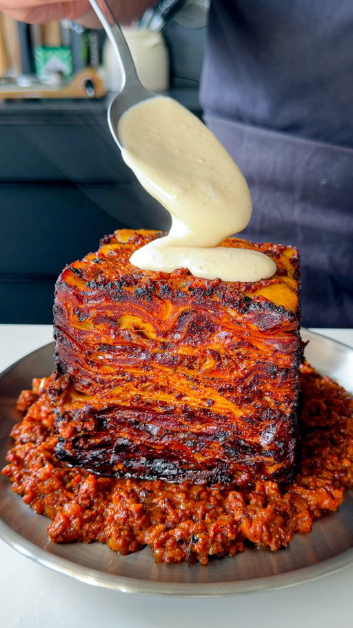 The 100 Layer Lasagne 🇮🇹

Creamy béchamel sauce, a rich, slow-cooked, umami-packed ragu, freshly made egg pasta, and LOTS of cheese 🔥