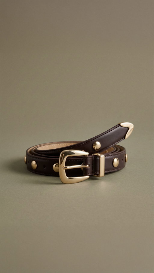 A '90s styling trick worth remembering

Save Jason Bolden’s favorite belt hack for the next time you have a little extra length to work with.