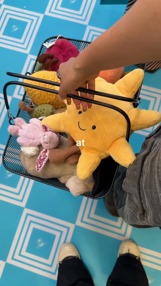 grand opening of the permanent jellycat store in LA 👀 there are SO many to choose from 🤭 reminds me of the jellycat diner! located at the grove inside of nordstrom @jellycat @nordstrom #jellycat #la #grandopening #thegrove