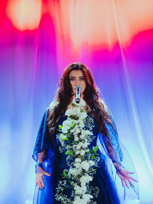 Belo Horizonte💙 I’m still thinking about this last show. What a beautiful one it was🥲 I’m so grateful every time I get to sing for you, Brasil. Thank you from the bottom of my heart for showing me so much love, for singing every word back to me with so much energy, and for making these shows so special for me. I am so lucky I get to do this! Thank you to my incredible team, to @orianaaravena & @soymariosaavedra for accompanying me on those stages! Te amo muitoooo meu amores! Hasta la próxima✨

Belo Horizonte eu ainda estou com o pensamento no último show, que lindo que foi, eu sou tão grata por toda vez que canto para vocês, Brasil. Obrigada do fundo do meu coração por me darem tanto amor, por cantarem cada palavra junto comigo com tanta energia e por fazerem esses shows serem tão especiais para mim, eu sou muito sortuda por ter isso! Te amo muito, até a próxima!🤍💋✨