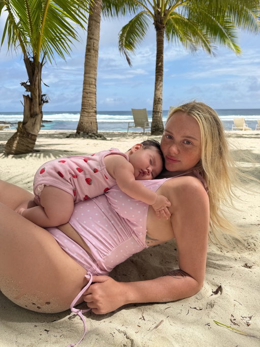 Island time with my princess 🌴🌺