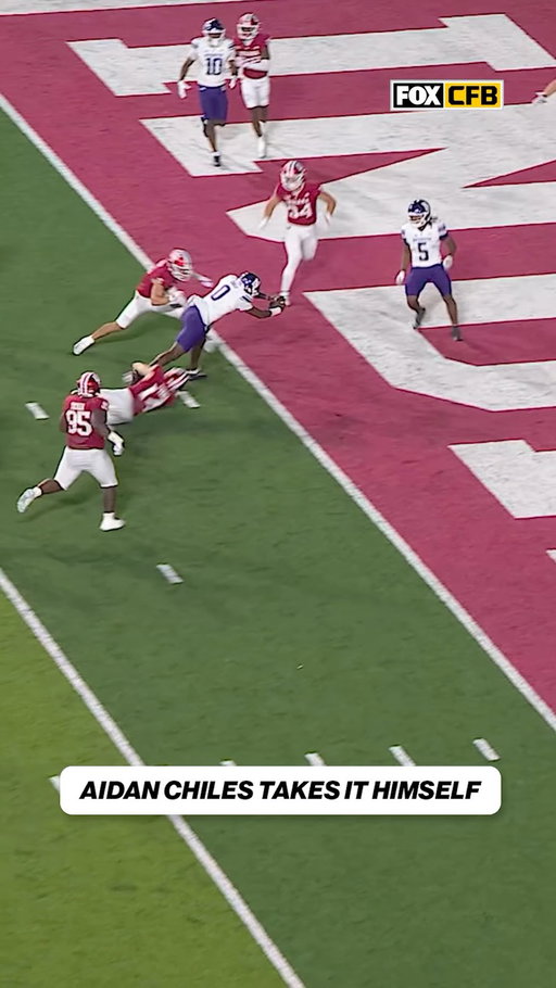 Aidan Chiles scrambles for a 7-yard TD for @nufootball 😮