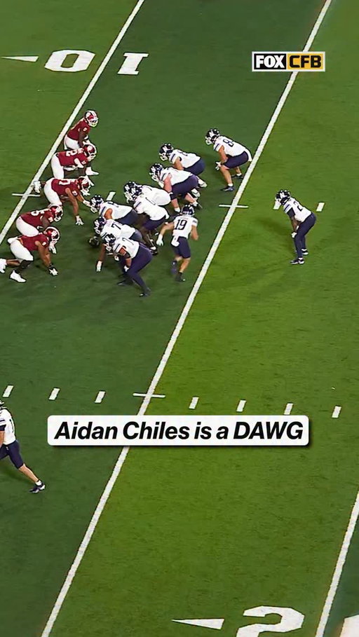 @nufootball’s Aidan Chiles dislocated his finger and came back throwing TOUCHDOWNS 😤