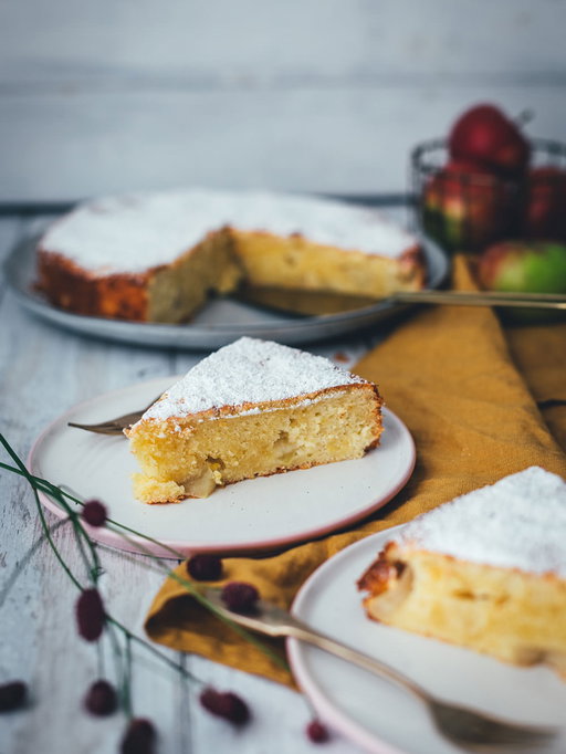 Italienischer Apfelkuchen mit Olivenöl und Ricotta 🍏

Super saftiger italienischer Apfelkuchen für den Herbst! 🍂 
Das ist ein einfacher, aber so leckerer Rührkuchen, mal auf italienische Art zubereitet: mit Olivenöl und Ricotta gebacken und mit Zitrone verfeinert. Der Kuchen ist blitzschnell gebacken und schmeckt besonders fluffig und saftig 👌🏻

👉🏻 Kommentiert mit dem Wort
REZEPT 
und ich schicke es euch sofort 🙌🏻

Und findet noch mehr leckere Apfelkuchen bei 
@diejungskochenundbacken 
@waseigenes 
@skueche
