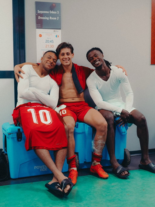 Friends first 🤝

Les copains d’abord.