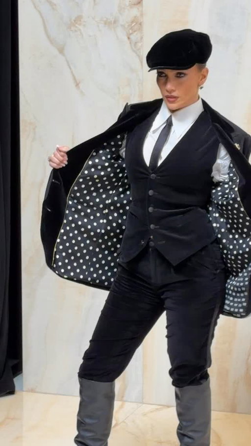 @jlo has officially landed at @dolcegabbana day! The singer makes a bold FROW statement at the house’s spring/summer 2027 show in Milan.