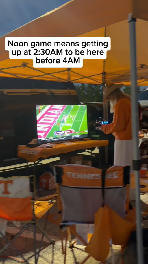 It’s 8AM and Knoxville is already drunk. Today is going to be a day
-
🎥 @madison_cox2