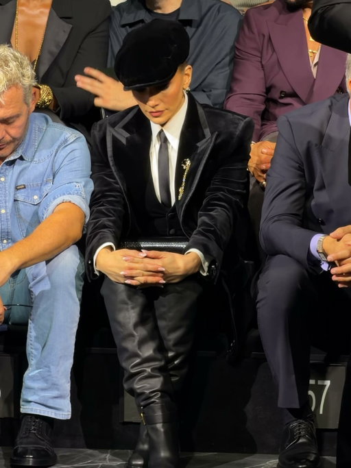 Icons only in the front row at @dolcegabbana. All eyes were on @jlo as she stepped out for the brand’s spring 2027 show at #MilanFashionWeek today. 
videos: @laurenegg