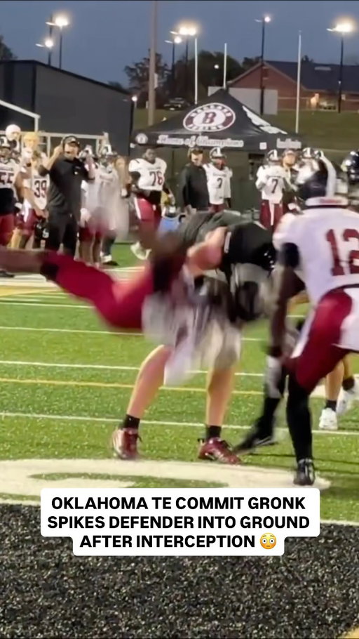 Oklahoma commit Seneca Driver (6’6”, 230 lbs) slammed the cornerback to the ground after the pick and was flagged for it 😳

Driver was previously ejected and suspended this season for unsportsmanlike conduct 

(via @awireman)