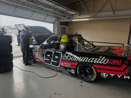 It’s raceday here at @kansasspeedway! 

We have a few final adjustments before heading to the grid.

Qualifying was rained out so we start 11th today.