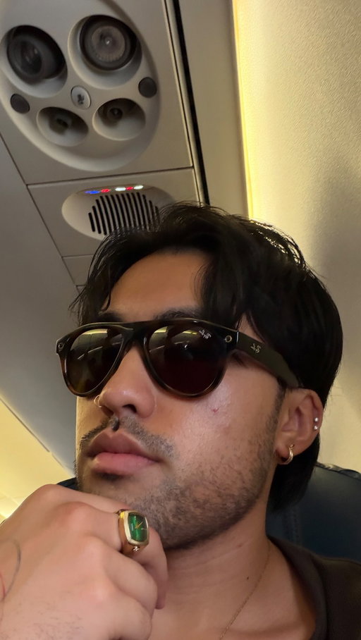 Why be late, when you can be fashionably late? Priorities! 😎 

Wearing my new @raybanmeta Aviator glasses!

#RayBanMetaPartner #FashionWeek #OutfitInspo #lifestyle