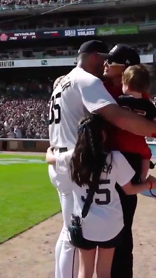 An emotional Justin Verlander walks off the mound for the last time

#mlb #baseball #sports #detroittigers #emotional