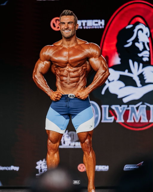 The 2026 @mrolympiallc pre judging is wrapped up, I gave it everything I had guys and I am immensely proud of what I took to the stage…. By far the best men’s physique line up I have ever competed in! What an amazing time to be in men’s physique 👊🏼 time to rest up and prepare for finals… the job is not done and we are fighting tooth and nail to the very end for that 4th title 👊🏼 the level of support from you guys is insane 🤯, thank you to everyone who cheered in the crowd also, I heard you and man did it spur me on 🙏🏼🙌🏽