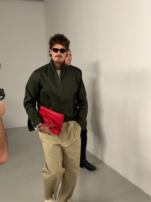 It’s Bottega Veneta day at #MilanFashionWeek, and from Jacob Elordi to Julianne Moore, the stars have come out to play. ⭐️

Videos courtesy @francescooomartinooo