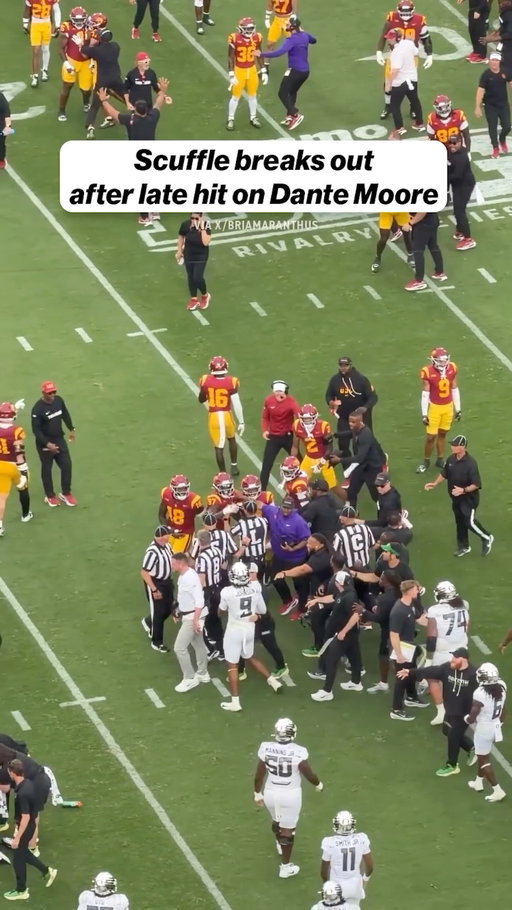 Tensions flare between Oregon and USC after a late hit on Dante Moore, who received medical attention on the field. 

(via @briamaranthus)