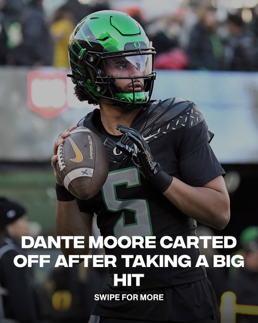 Oregon QB Dante Moore was carted off the field after taking a big hit.

USC’s Desman Stephens was ejected from the game for targeting.

(📸 : Getty)