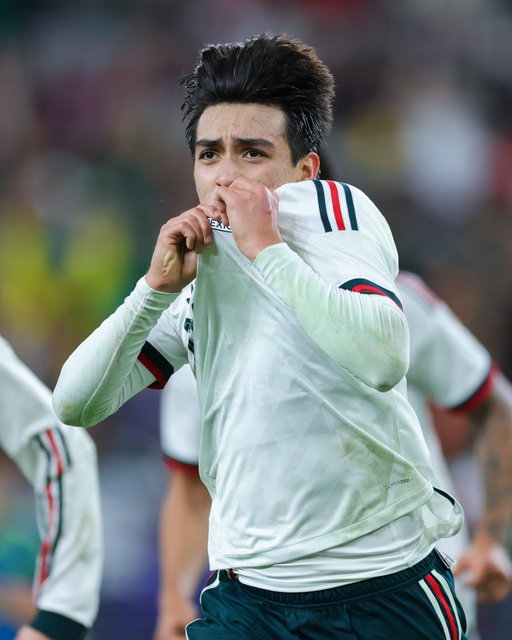 ¡Se llama Gilberto y se apellida Mora! 🤩

Morita mete su primer gol vistiendo los colores de nuestro país y portando el número 🔟.

¡Es el jugador más joven que anota con la Selección! 🔥