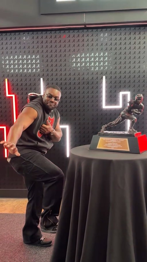 Nobody gets the crowd fired up like Mark Ingram 👏

#RollTide | @alabamafbl x @alabama_a_club