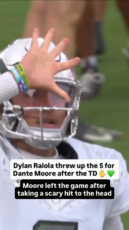 Raiola came in for No. 5 Dante Moore after he was stretchered off and led Oregon to a much needed win over USC 🙌