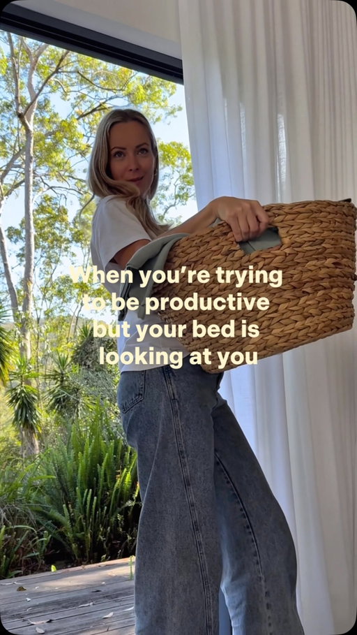 POV: your Sunday reset gets interrupted by your bed looking a little too inviting 👀🤣

#sundaycleaning #sundayreset #cleaning #humour #household