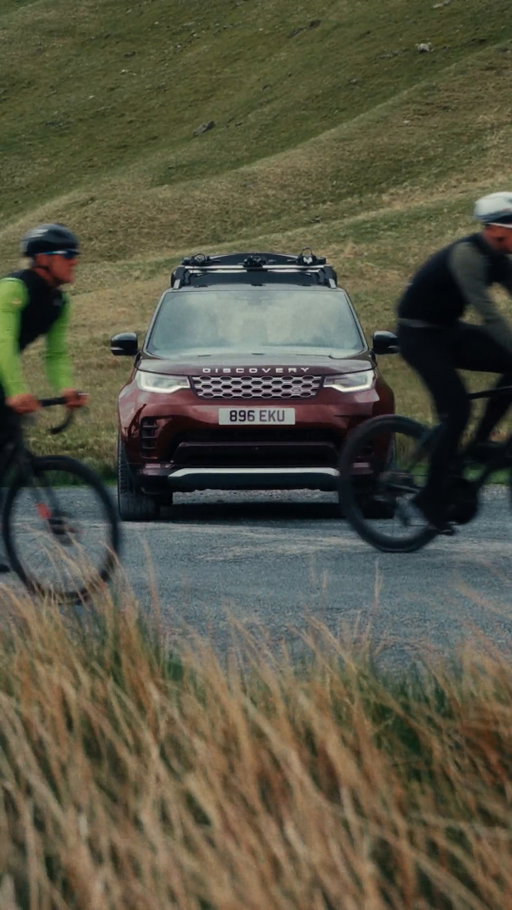 Great rides begin long before the trail.

With handy bike carriers, getting ready for the next journey is easy.

#Discovery

—​—

Model shown is Discovery Gemini Edition 27MY. Availability/specification vary by market, check with your local retailer.