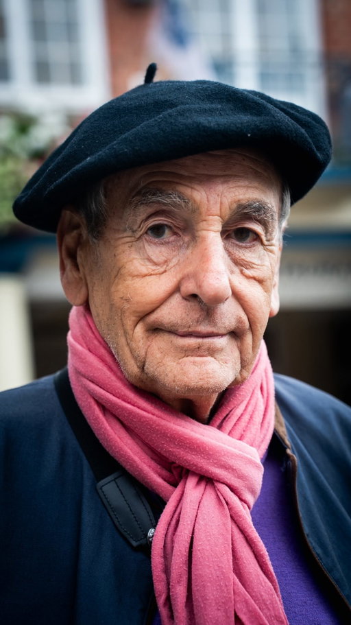 STRANGER PORTRAITS
.
.
.
MODEL: Ramiro
LOCATION: York, England
PHOTOGRAPHER + INTERVIEWER: Christopher Ward
.
.
.
#streetinterview #modelstrangers #sonyalphaportrait #streetportraiture #streetportraits
