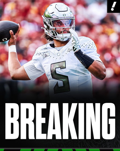 Oregon QB Dante Moore suffered a concussion Saturday against USC but isn’t believed to have sustained any additional injuries, per @mzenitz and @chris_hummercfb.

Moore will enter concussion protocol but is expected to return at some point.