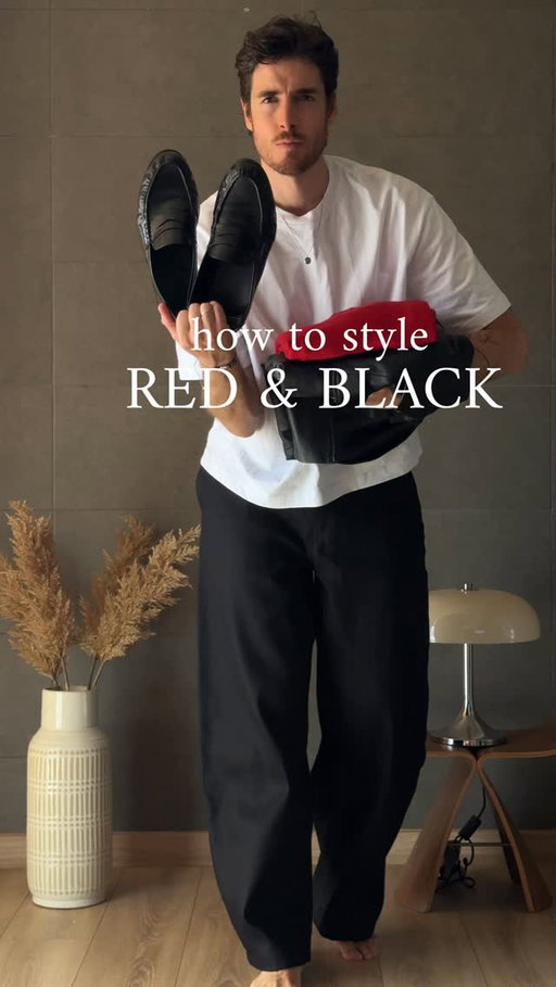 𝐑𝐞𝐝 & 𝐛𝐥𝐚𝐜𝐤 𝐧𝐞𝐯𝐞𝐫 𝐦𝐢𝐬𝐬𝐞𝐬. 🟥⬛️

OUTFIT DETAILS⬇️

Black barrel denim Zara | ref. 0108/313/800
Cowboy belt Zara | ref. 5919/305/800
Red polo knit Zara | ref. 5536/340/600
black blazer Zara | ref. 5388/434/800
𝐀𝐜𝐜𝐞𝐬𝐬𝐨𝐫𝐢𝐞𝐬 𝐑𝐢𝐧𝐠𝐬/ 𝐜𝐨𝐥𝐥𝐚𝐫 @monateo.paris 
𝐖𝐚𝐭𝐜𝐡 @harrywilliamswatch 

#outfit #lookoftheday #menstyle #outfitoftheday #inspiration