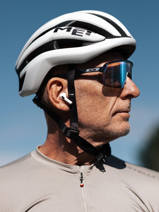 Not replacing the gym, just adding another way to move, challenge myself and stay capable.

#darrenkbranch 

Pics @vusemedia 📸

Getting older is inevitable. Losing your ability isn’t. 🚴‍♂️

I use cadence electrolytes 🫡

Coffee + a bowl of goodness is essential after a ride out 😀