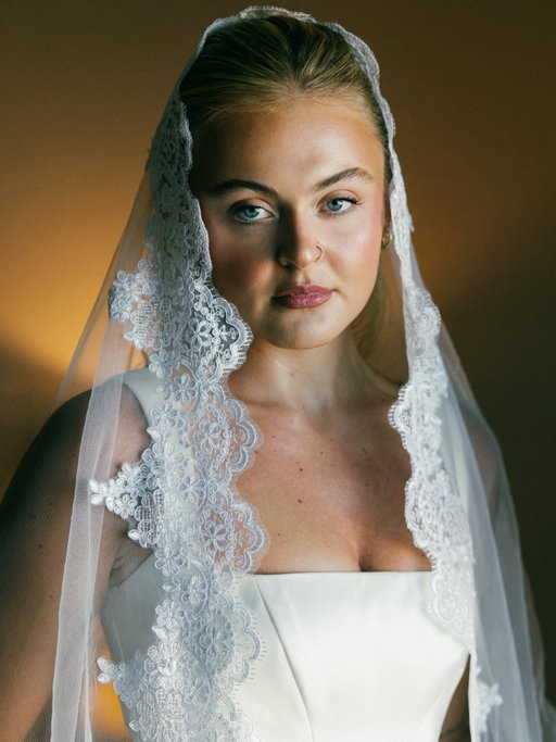 portraits from the very best day 🕊️🪽 

🎞️ by my sis @seenincolors 
🪷by @artemis______designs 

#bridalportrait #wedding #weddingday #bride #weddingphoto