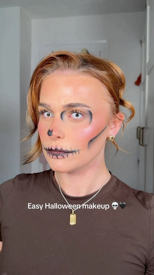 Easy Halloween makeup - skull 💀 
•
Ib @ryleyisaac 
•
@nyxcosmetics_uk liner @barrymcosmetics liner @morphebrushes eyeshadow 
•
#creativemakeup #halloweenmakeup #easyhalloweenmakeup #skullmakeup