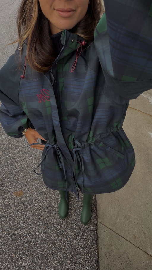 the only jacket that makes me excited when it rains 🌧️ comment “RAIN” and I’ll send you the link! 

#damsonmadder
#raincoat
#rainyday
#hunterboots
#ootd

https://liketk.it/6os2F