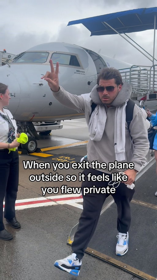 Feelin offishhhh #travel #flight #comedy #skit