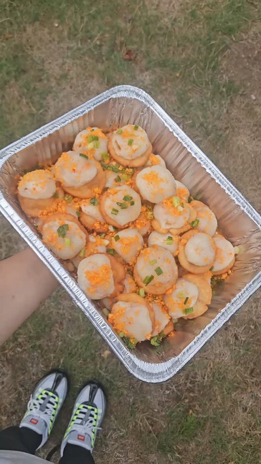 Last weekend's craving was Bánh Ít ram and I just decided to order it from Facebook Marketplace, pickup in Renton.

Don't worry, i shared with the fam 😁

This is a chewy rice cake/dumpling on top with pork and shrimp filling, over a fried and crunch rice cake, topped with dried shrimp and green onions, with nuoc cham dipping sauce 😋

The crunchy rice cake could've been crunchier, but overall loved the texture of everything and the savory filling! I am honestly not sure how many pieces were inside but total was $60. Honestly feel like decent pricing compared to what I've seen elsewhere. By no means the best out there, but It hit a craving spot for me!

I just searched Bánh Ít ram on @facebook marketplace near my location.

#banhitram  #vietnamesefood #seattlefoodie #seattlefoodblogger  #facebookmarketplace