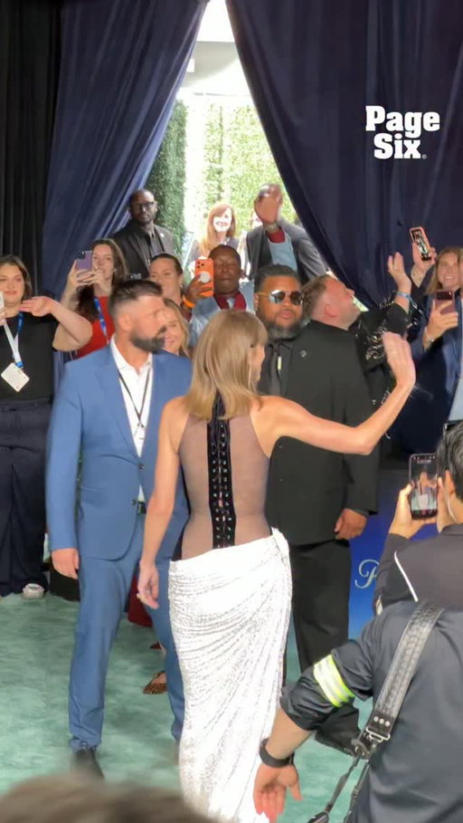 Taylor Swift 🤝 the MTV VMAs Moonman