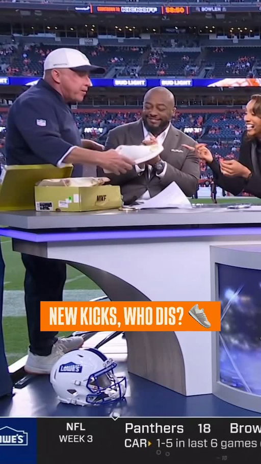 Broncos HC Sean Payton crashes the FNIA set, gifting Mike Tomlin a brand new pair of sneakers! 👟

📺 Sunday Night Football: Rams at Broncos on NBC & Peacock