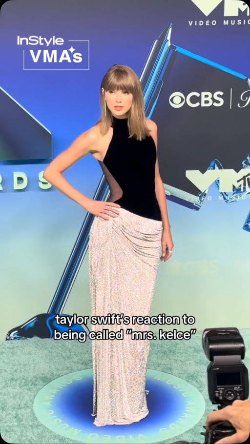 MRS. KELCE LOOKS GOOOD ON OUR GIRL. Artist Director Honors recipient #TaylorSwift can’t hide her excitement on the #VMAs2026 red carpet 

🎞️ @nathan4me