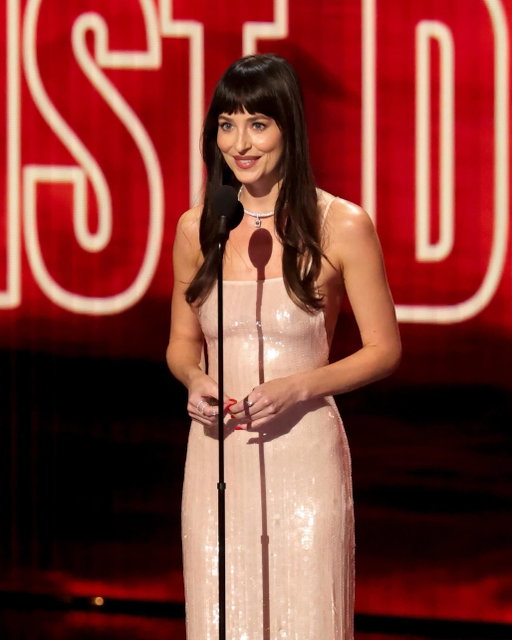 Dakota Johnson presents Taylor Swift with the first-ever Artist Director Award at the #VMAs 👀

Dakota Johnson also stars alongside Colin Farrell in Swift’s new “Patient Zero” music video, which was directed by Swift and is premiering during the awards show. 

[📸: GETTY ]