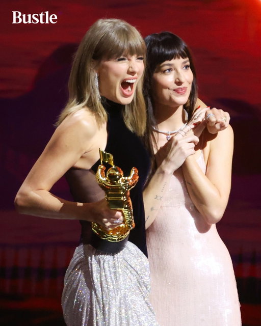 Introducing the first-ever recipient of the Artist Director Honor at the #VMAs: Taylor Swift!!!! Swift was presented with the award by her friend and star of her ‘Patient Zero’ music video, Dakota Johnson.

Photo: Getty
